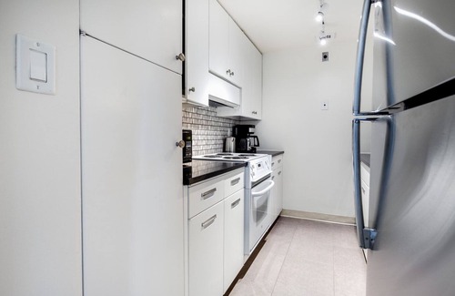 Prudential - St. Botolph Apartment | Airy Back Bay 1BR w/Gym, Doorman, W/D, nr. Copley Mall, by Blueground