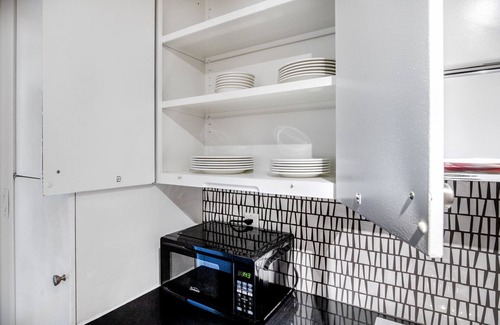 Prudential - St. Botolph Apartment | Airy Back Bay 1BR w/Gym, Doorman, W/D, nr. Copley Mall, by Blueground