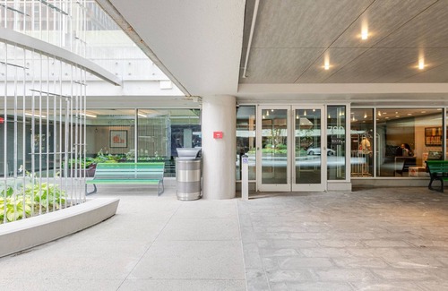Prudential - St. Botolph Apartment | Airy Back Bay 1BR w/Gym, Doorman, W/D, nr. Copley Mall, by Blueground
