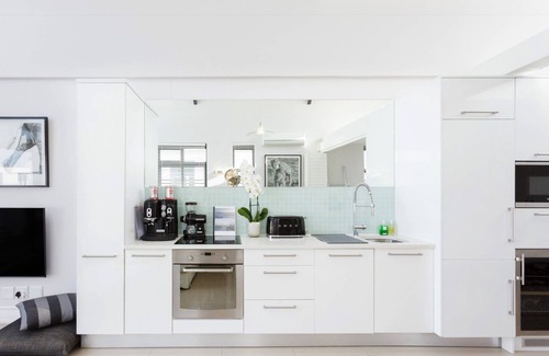 Big Bay Apartment | Airy & bright loft directly on the beach in Big Bay