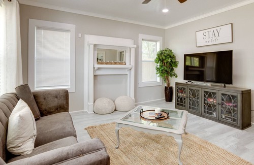 Downtown Cottage | Airy Bryan Vacation Rental ~ 5 Mi to Texas A&M