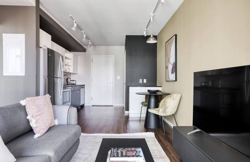 Theatre District Apartment | Airy Chinatown/Theater District 1BR w/Gym & W/D, nr T, by Blueground