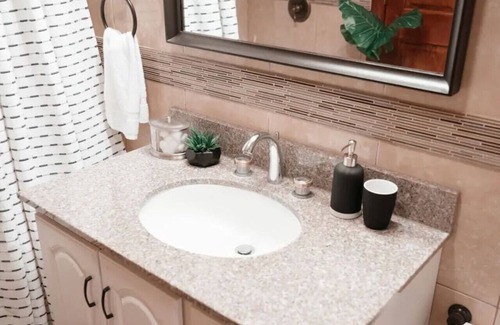 Chicago Apartment | Airy & Clean 2BR Apt.+ Free Covered Garage Parking