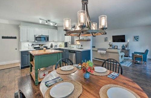 Lake Mills House | Airy Cottage Close to Rock Lake with Fire Pit!