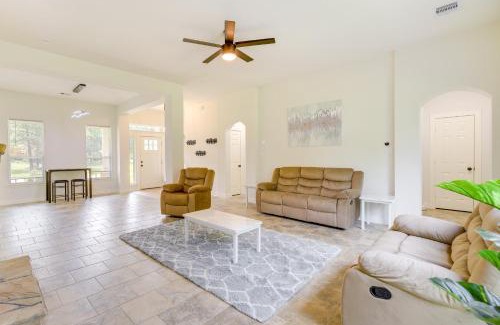 Hull House | Airy Dayton Vacation Home with Deck and Private Yard!
