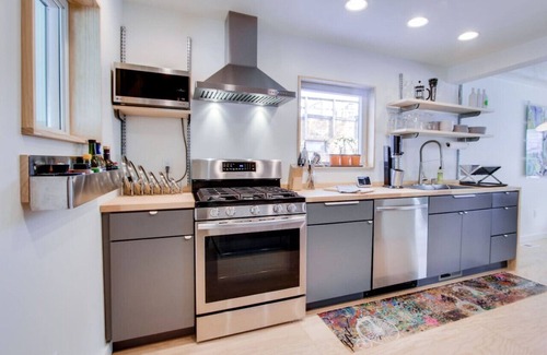 Maple City House | Airy Fake Rock Guesthouse in Leelanau County