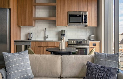 Golden Triangle Apartment | Airy Golden Triangle 1BR w/ Pool, Gym & W/D, next to Park, by Blueground