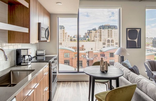 Golden Triangle Apartment | Airy Golden Triangle 1BR w/ Pool, Gym & W/D, next to Park, by Blueground