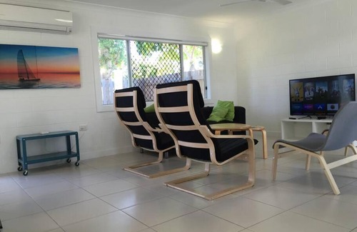 Kirwan House | Airy Home - 3 Bedrooms & Office