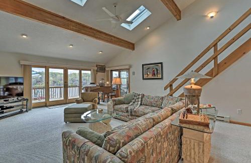 Lake Ariel House | Airy Lake Ariel Home with Private Dock and Kayaks!