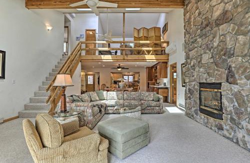 Lake Ariel House | Airy Lake Ariel Home with Private Dock and Kayaks!
