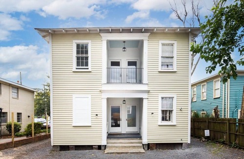 Westside Apartment | Airy & Light Filled Executive Rental Downtown