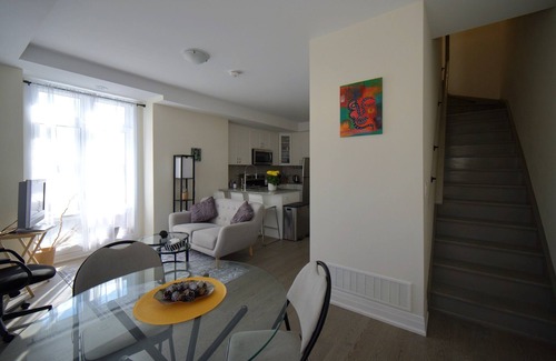 Lawrence Heights House | Airy Modern Townhouse in Toronton