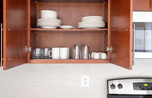 Mount Vernon Triangle Apartment | Airy Mount Vernon 1BR w/Gym, Pool, nr. NoMa & Metro, by Blueground