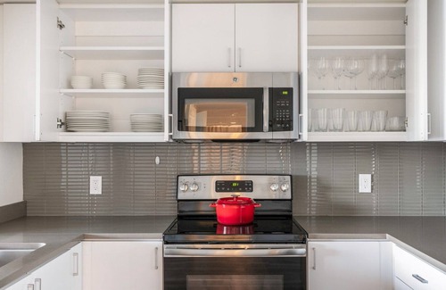 Mountain View Apartment | Airy Mountain View 2BR w/Fitness Center, W/D, nr. hwy by Blueground
