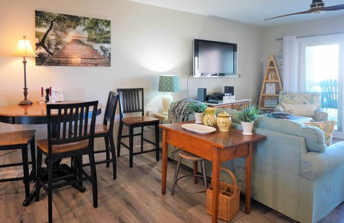 Sneads Ferry Condo | Airy Oceanfront Condo: Beach Views & Pool Access!