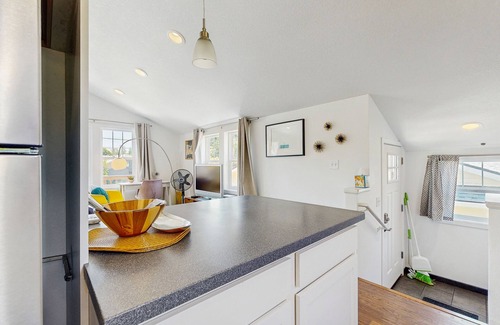 Alameda Apartment | Airy retreat with free WiFi, balcony, & kitchen, in the heart of NE Portland