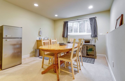 Greenwood Apartment | Airy Seattle Apartment ~ 7 Mi to Downtown!