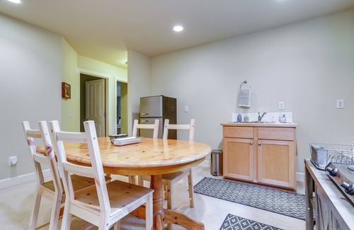 Greenwood Apartment | Airy Seattle Apartment ~ 7 Mi to Downtown!