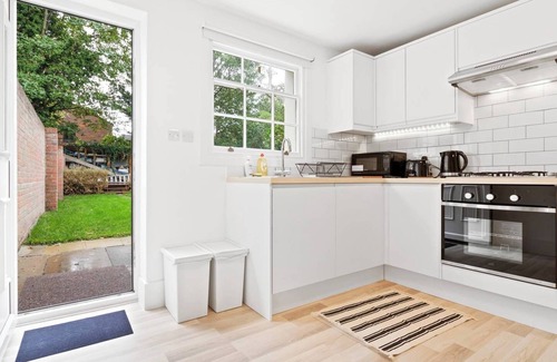Herne Hill Apartment | Airy & Spacious 1-Bed apt with Garden in Brixton