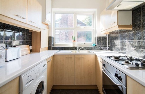 Didsbury Apartment | Airy Spacious Flat in the heart of Cosmopolitan West Didsbury