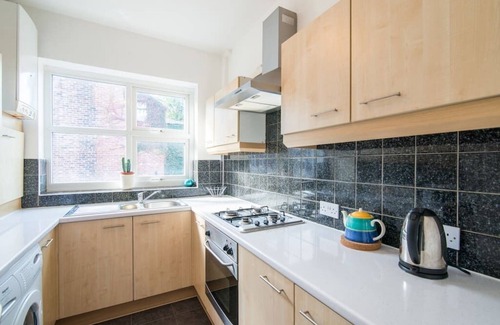 Didsbury Apartment | Airy Spacious Flat in the heart of Cosmopolitan West Didsbury