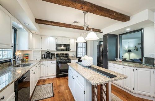 Reisterstown House | Airy & Spacious Modern Farmhouse