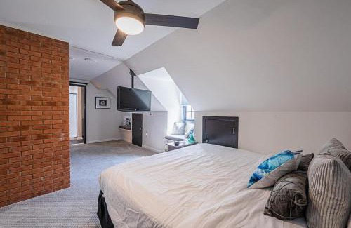 Reisterstown House | Airy & Spacious Modern Farmhouse
