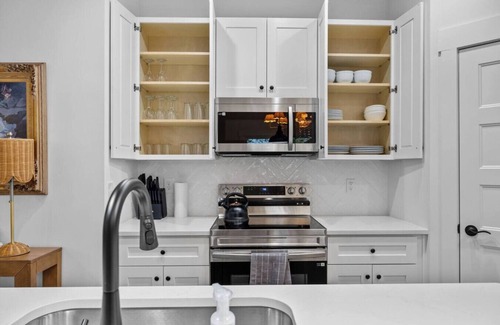 Haw River House | Airy & Stylish New Duplex | Central Stay