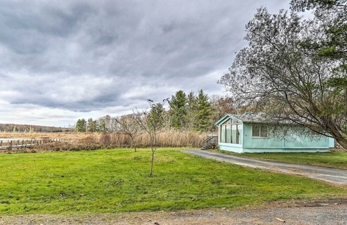Circleville House | Airy Waterfront Escape with Dock & Grill!