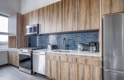 Near West Side Apartment | Airy West Loop Jr 1BR w/Gym & Rooftop, nr Union Park, by Blueground