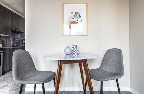 West Loop Apartment | Airy West Loop Studio w/Pool, Gym, nr. Restaurant Row, by Blueground