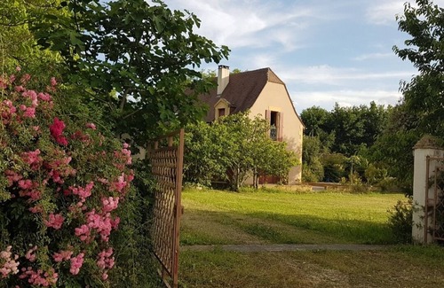 Beynac-et-Cazenac House | Aison Avec Piscine sur un Vaste Terrain Face au Château de Beynac
