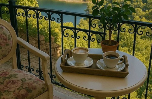 Tsivlos Apartment | Aithra Luxury Suites, Superior Lakeview Suite