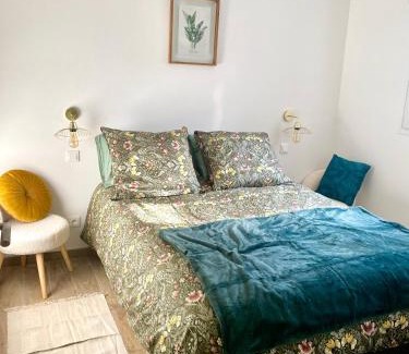 Simiane-Collongue Apartment | Aix-Marseille superbe T2 avec jardin, piscine et parking