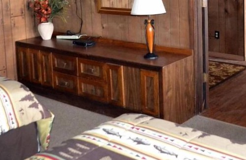 Bergland Cabin | AJ's Lodge and Oven