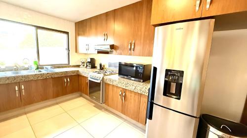 San Antonio Tlayacapan House | Ajijic 2 Bedroom Home -Walk to Everything-Bikes -Patio -Pickleball Court-Gym
