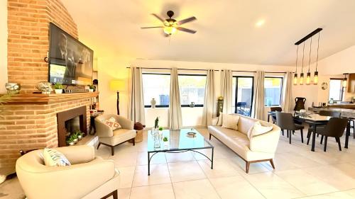 San Antonio Tlayacapan House | Ajijic 2 Bedroom Home -Walk to Everything-Bikes -Patio -Pickleball Court-Gym