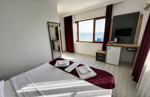 Akcay Bed & Breakfast | Akçay Pier Hotel & Beach