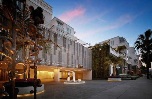 Beverly Hills Apartment | AKA Residences Luxurious Suite w/Kitchen, Patio, Marble Bathroom, & WiFi