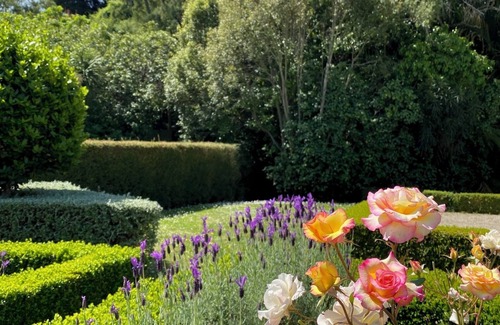 Akaroa House | Akaroa romantic retreat with stream boundary, native bush, bird song, privacy.