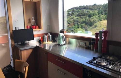 Akaroa House | Akaroa Sunshine Views and Spa Pool !