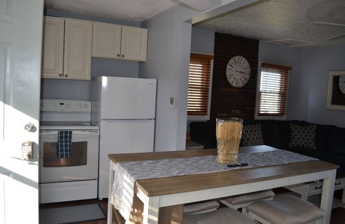 Portage Lakes House | Akron (Portage Lakes) Peaceful Lakefront Cottage with Kayaks