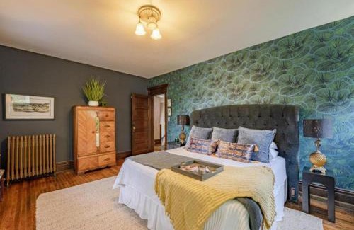 Highland Square House | Akrons Werner House Historic 4 Bedroom Luxury