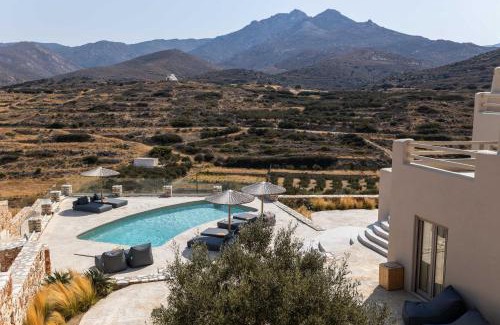 Naxos Villa | Akrotiri Estate Naxos - Private hillside estate