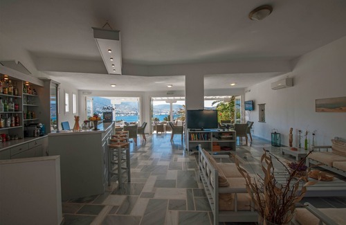 Krotiri Hotel | Akrotiri Hotel