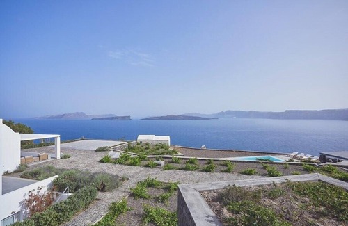 Akrotiri Villa | Akrotiri Private Residence | Caldera View Luxury Retreat