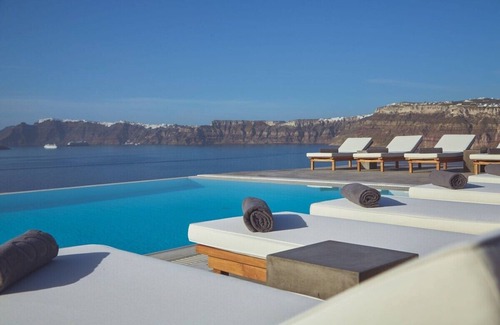 Akrotiri Villa | Akrotiri Private Residence | Caldera View Luxury Retreat