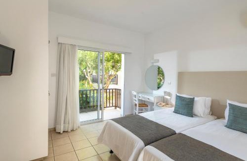Chlorakas Hotel | Akti Beach Hotel & Village Resort