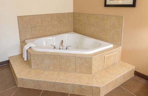 Hogansburg Hotel | Akwesasne Mohawk Casino Resort and Players Inn